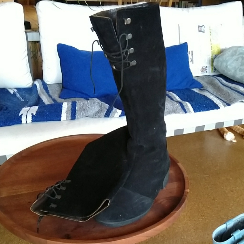 CLOSET CLOSING: Amazing hippy chic sheepskin go go boots, vintage
